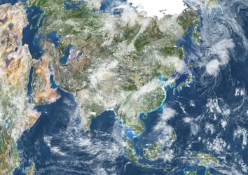 Asien mit Wolkenbedeckung, Echtfarben-Satellitenbild